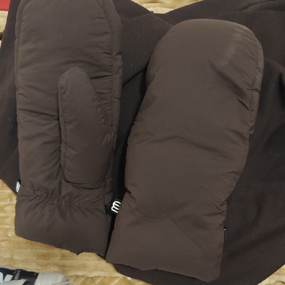 Aritzia Superpuff Brown Insulated Mittens